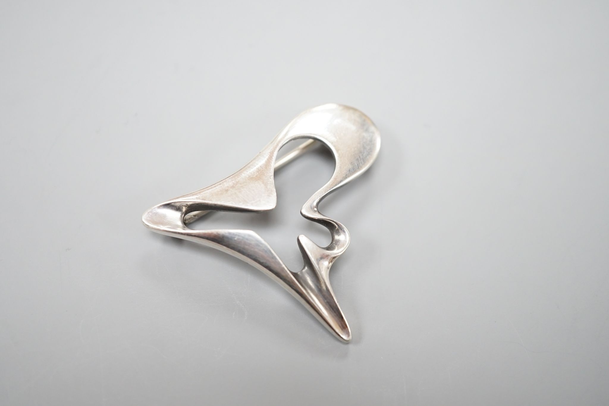 A Georg Jensen sterling amoeba brooch, no 324, 40mm.
